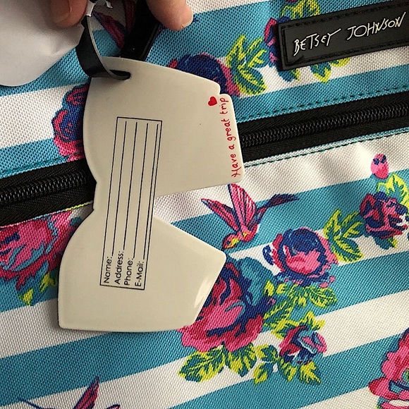 $160 Betsy Johnson Carry On Duffel Roses + Stripes - Picture 5 of 16
